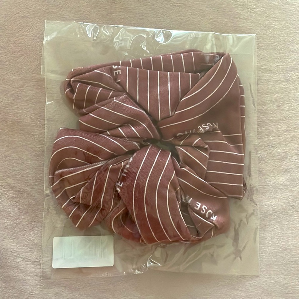 LIMITED EDITION Rose Inc Berry Rose Hair Scrunchie - Picture 2 of 3